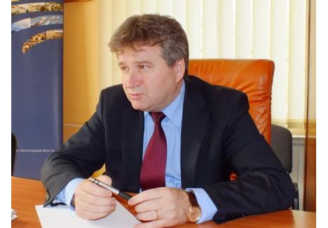 Conform legii, concursul pentru selectarea decanilor a fost organizat de rectorul Constantin Bungău (foto)
